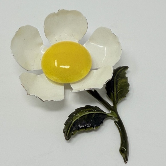Source Unknown Jewelry - Vintage Enamel Flower Brooch White Yellow Green Metal Pin Fashion Jewelry